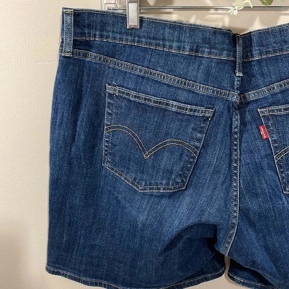 NWOT Levi’s Classic Shorts Dark Wash Denim Jean 34